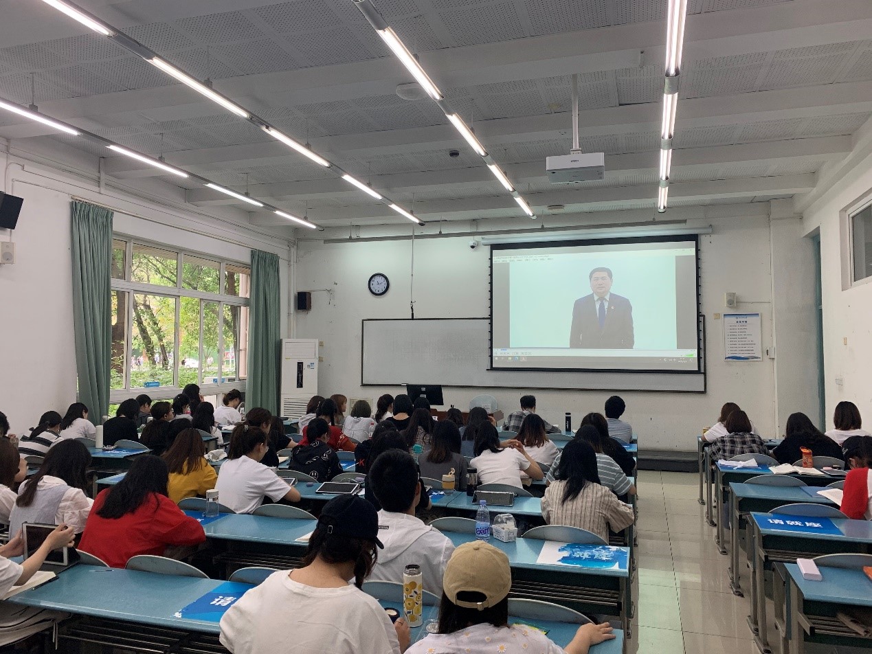 【学党史】2018级法学（法学与会计双学...